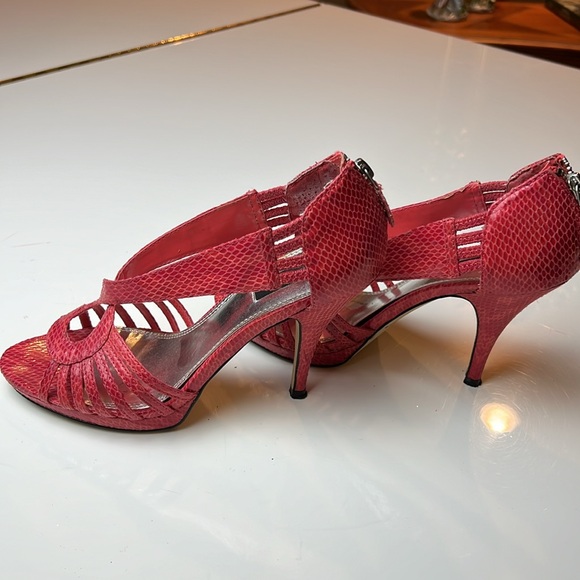 ❤️WHITE HOUSE BLSCK MARKET RED LEATHER SNAKESKIN PRINT 4.5” HEELS SIZE 7 MEDIUM - Picture 14 of 16